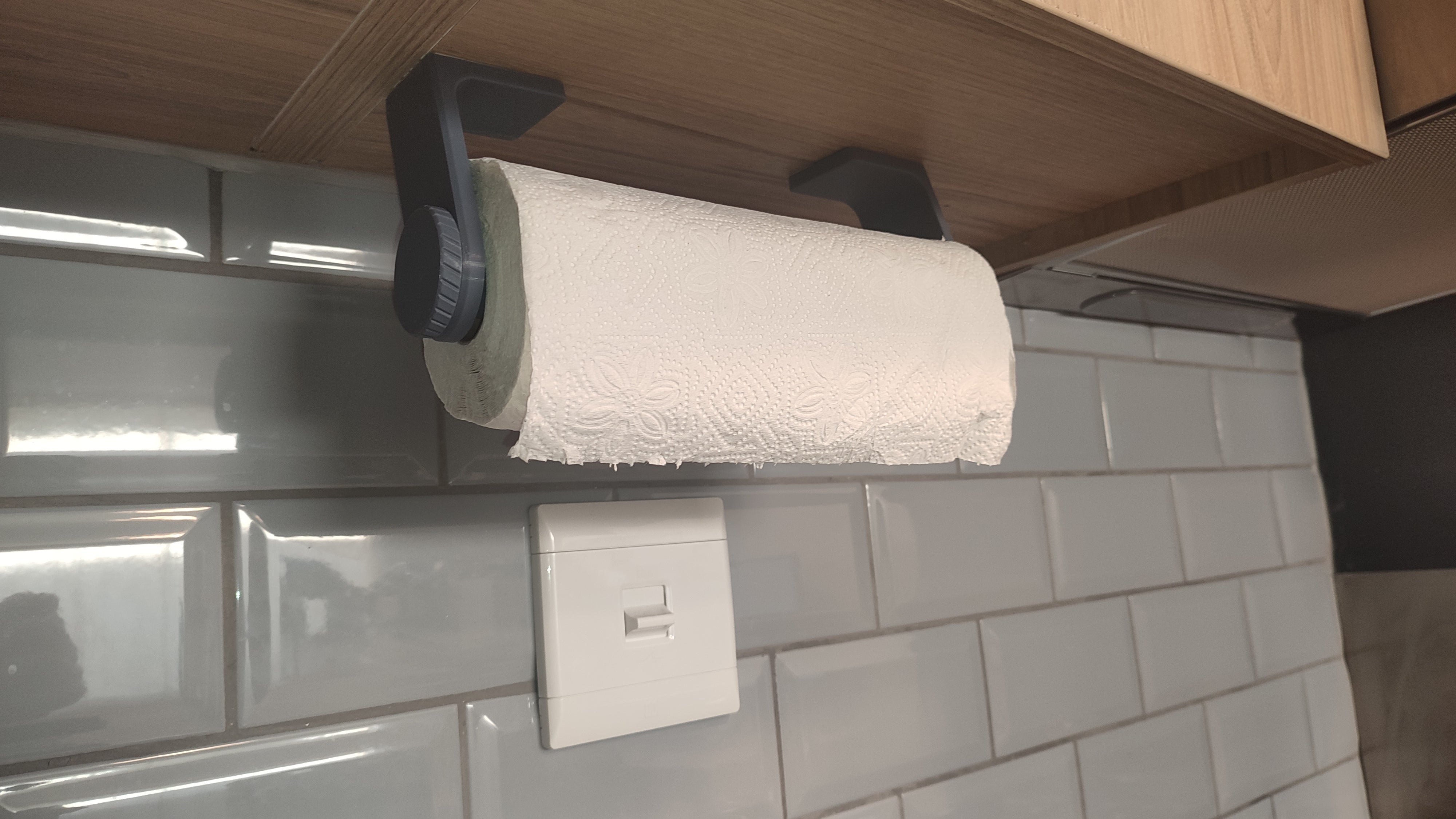 Soporte para toallas de papel debajo del gabinete