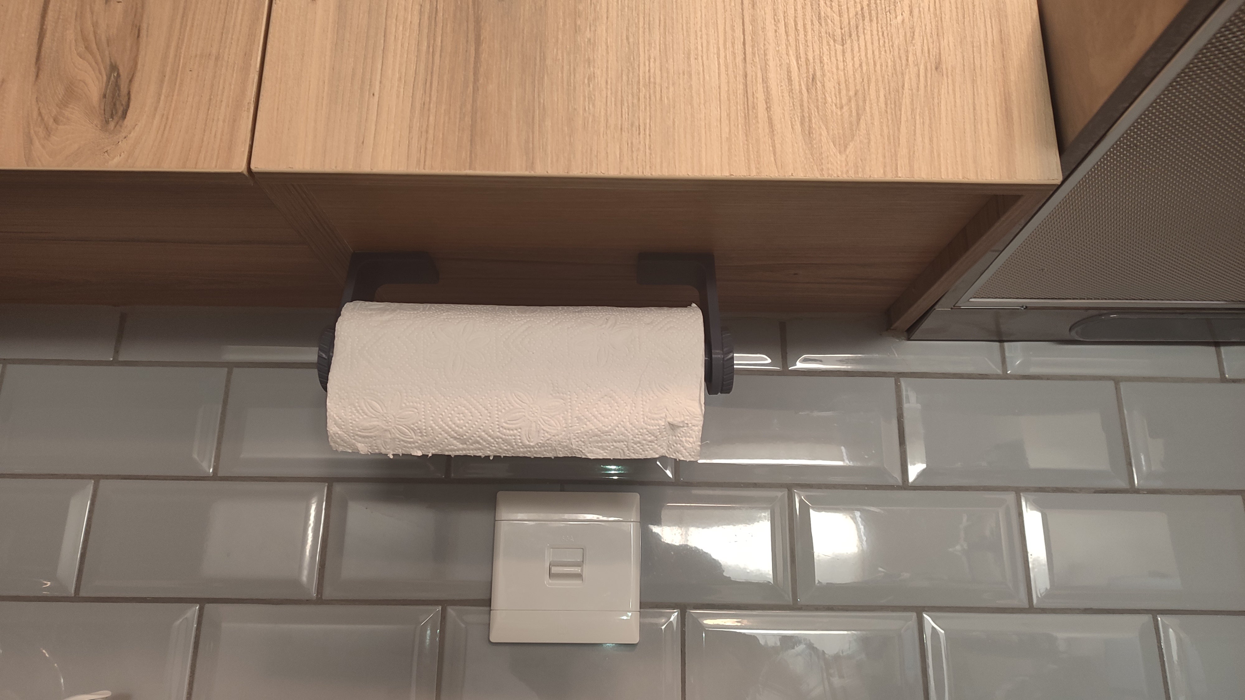 Soporte para toallas de papel debajo del gabinete