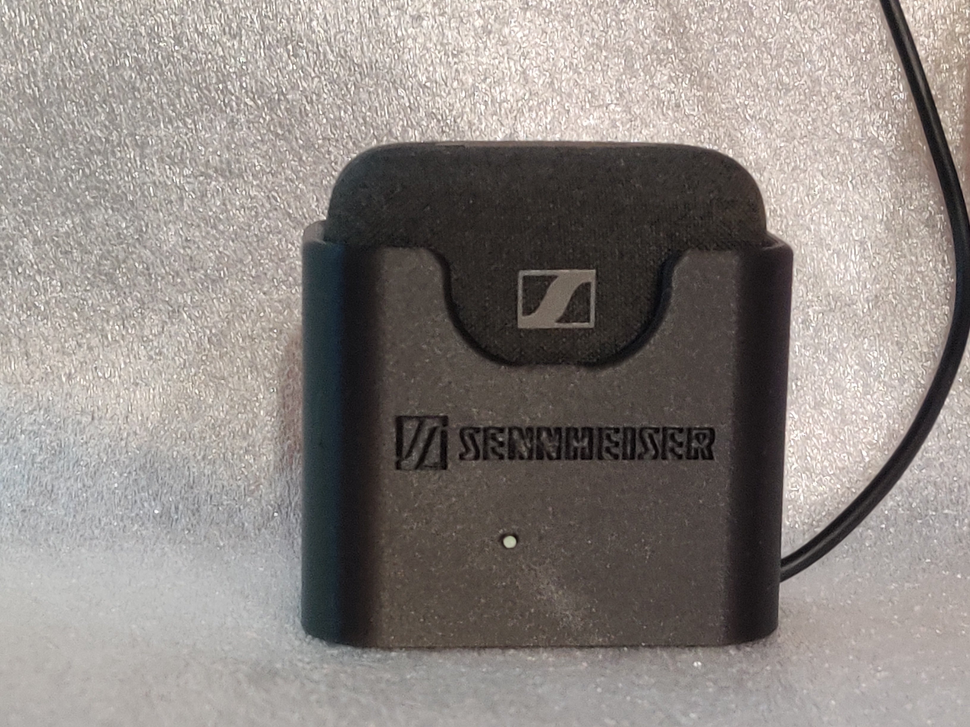Estación de carga para auriculares inalámbricos Sennheiser MOMENTUM True Wireless 4