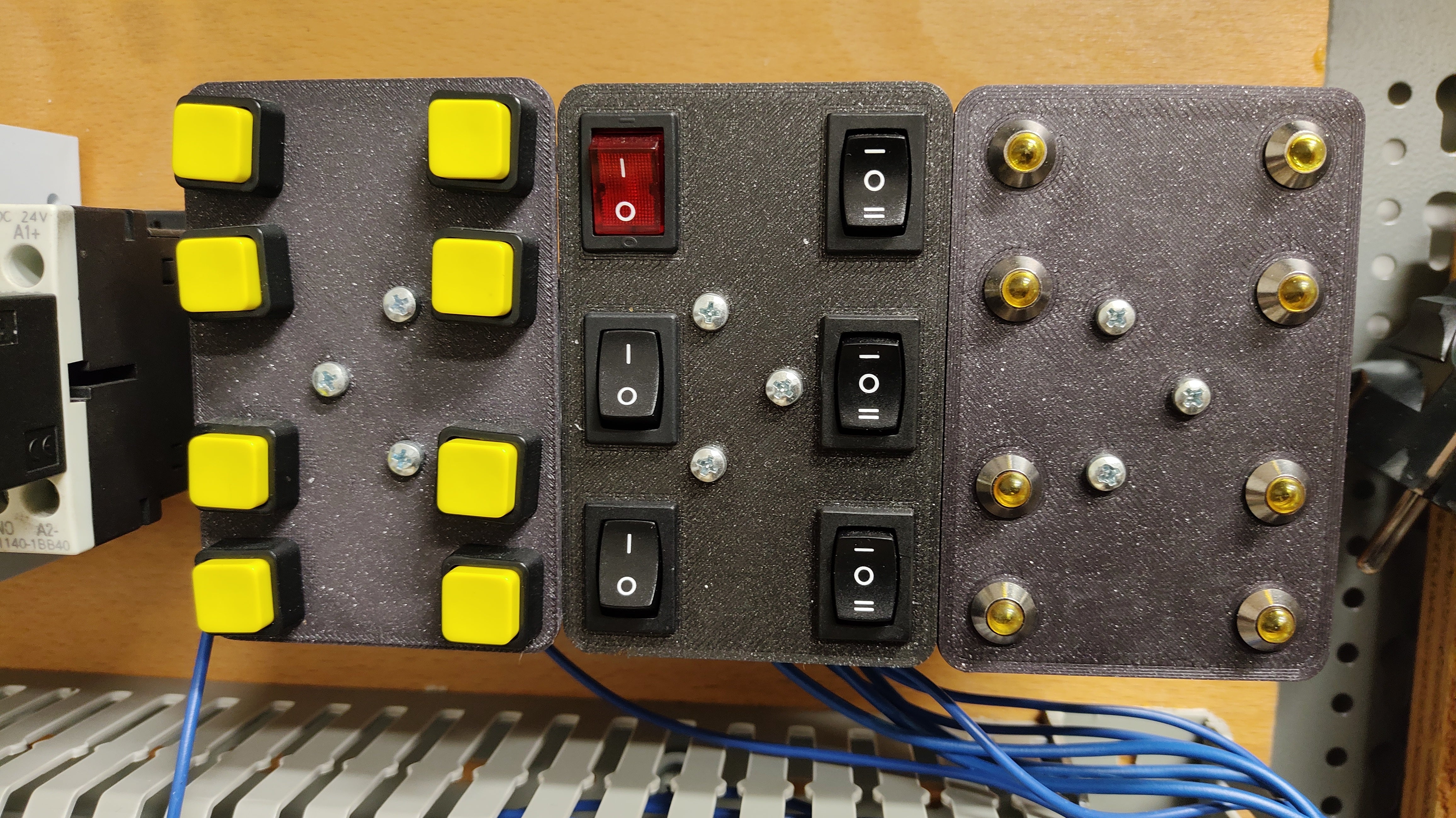 Soporte de carril DIN para botones e indicadores LED