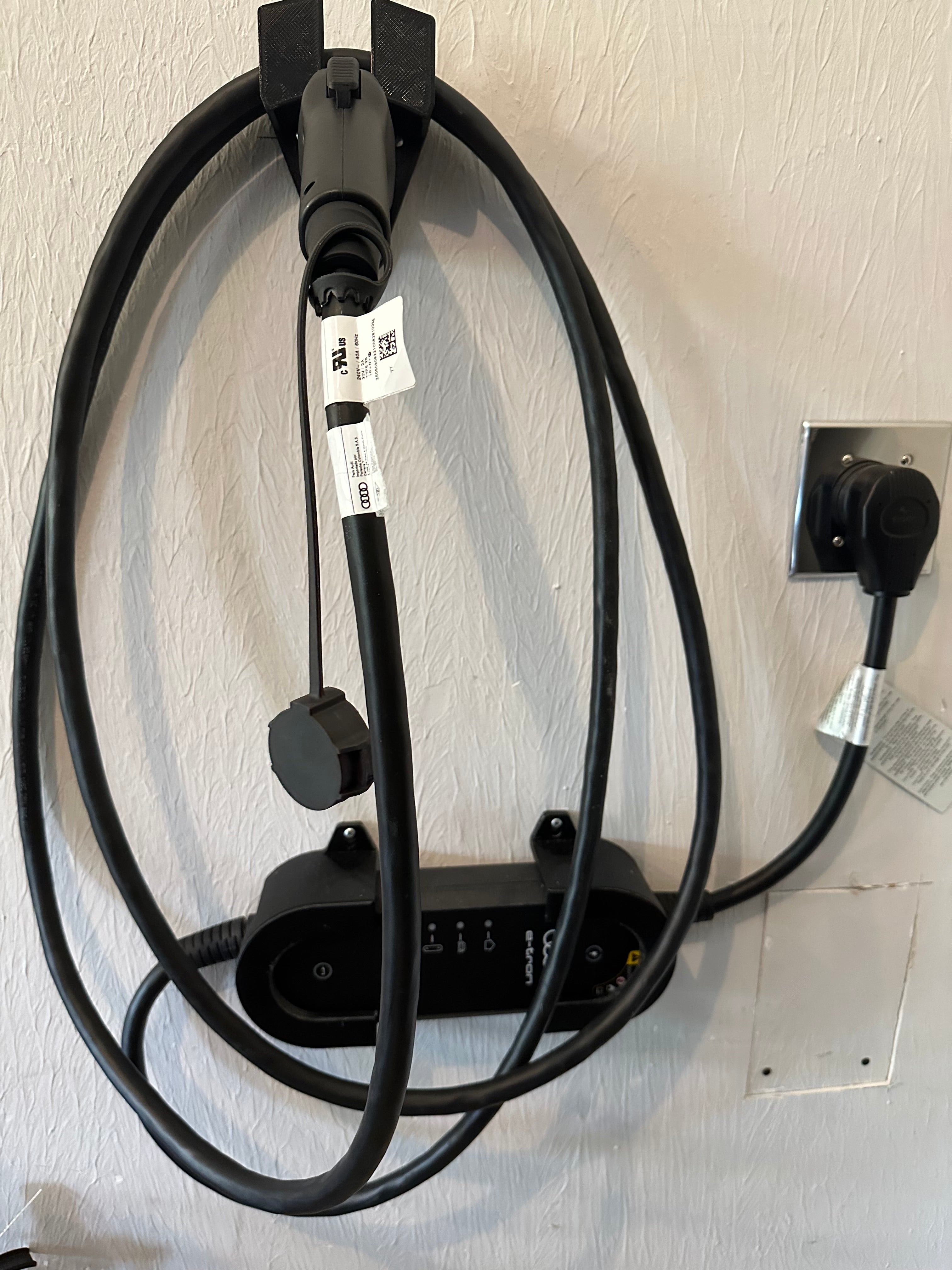 Soporte de pared para cargador EV J1772 CCS1