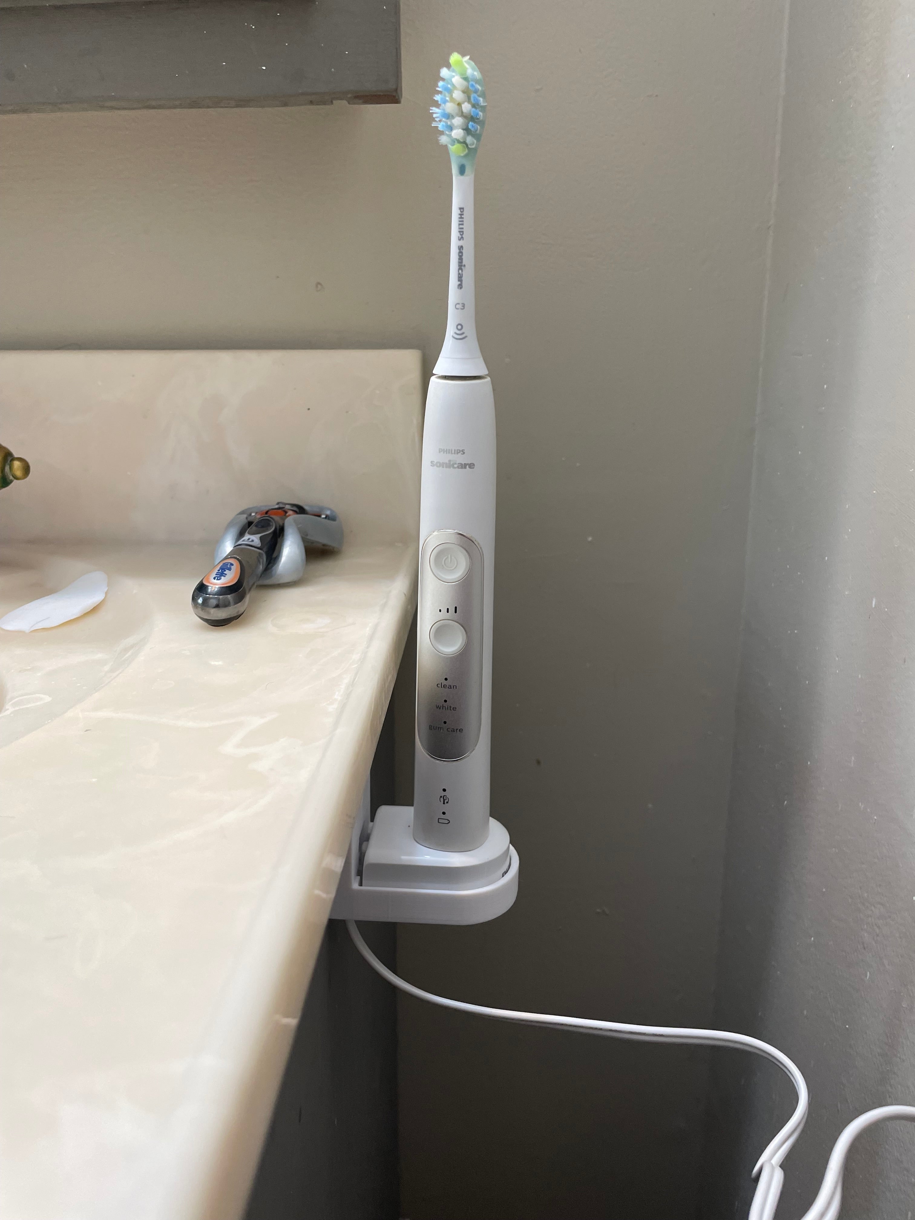 Cargador Philips Sonicare montado en la pared