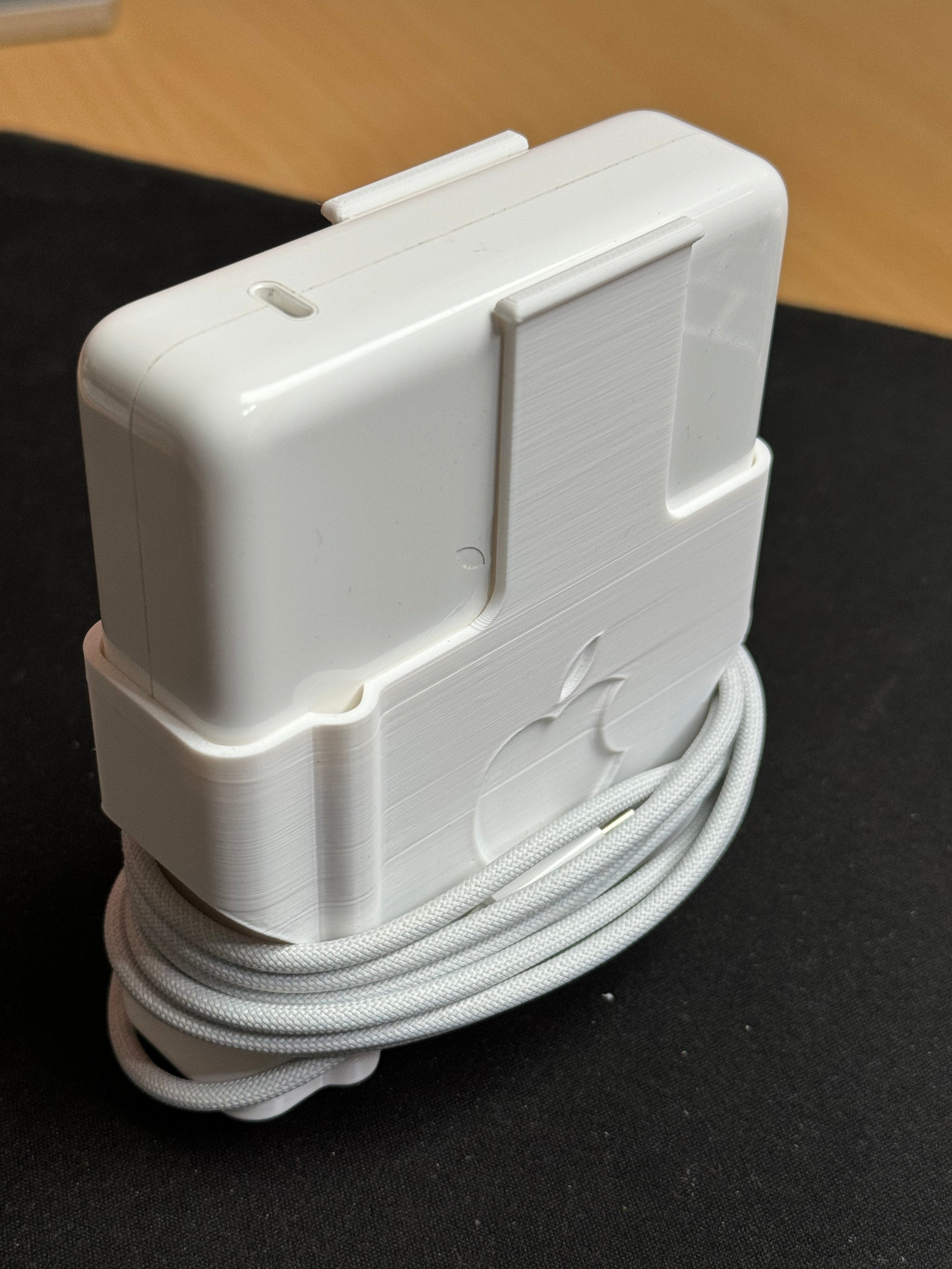 Protección y gestor de cables para el cargador de 140 W del Macbook Pro
