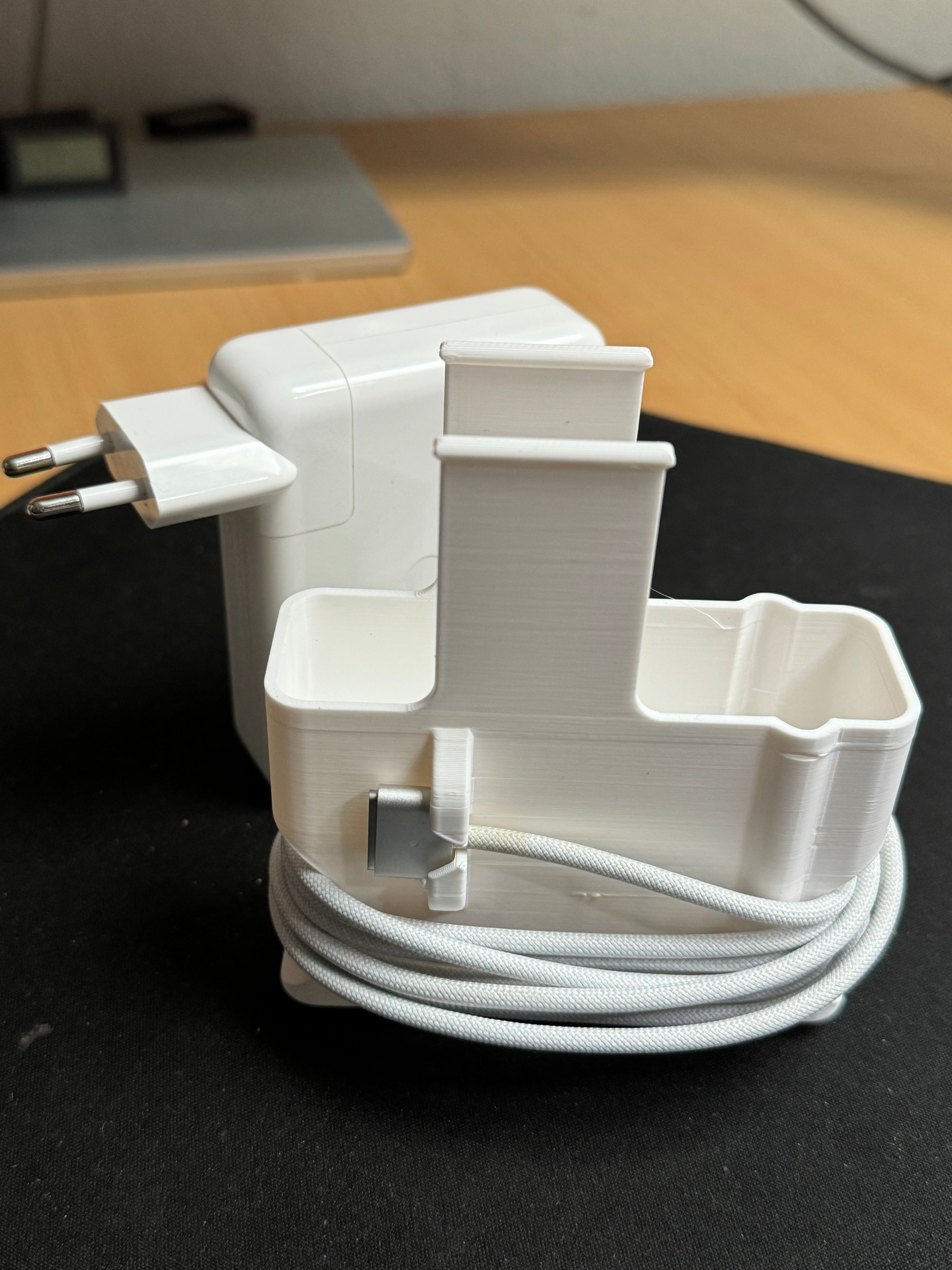 Protección y gestor de cables para el cargador de 140 W del Macbook Pro