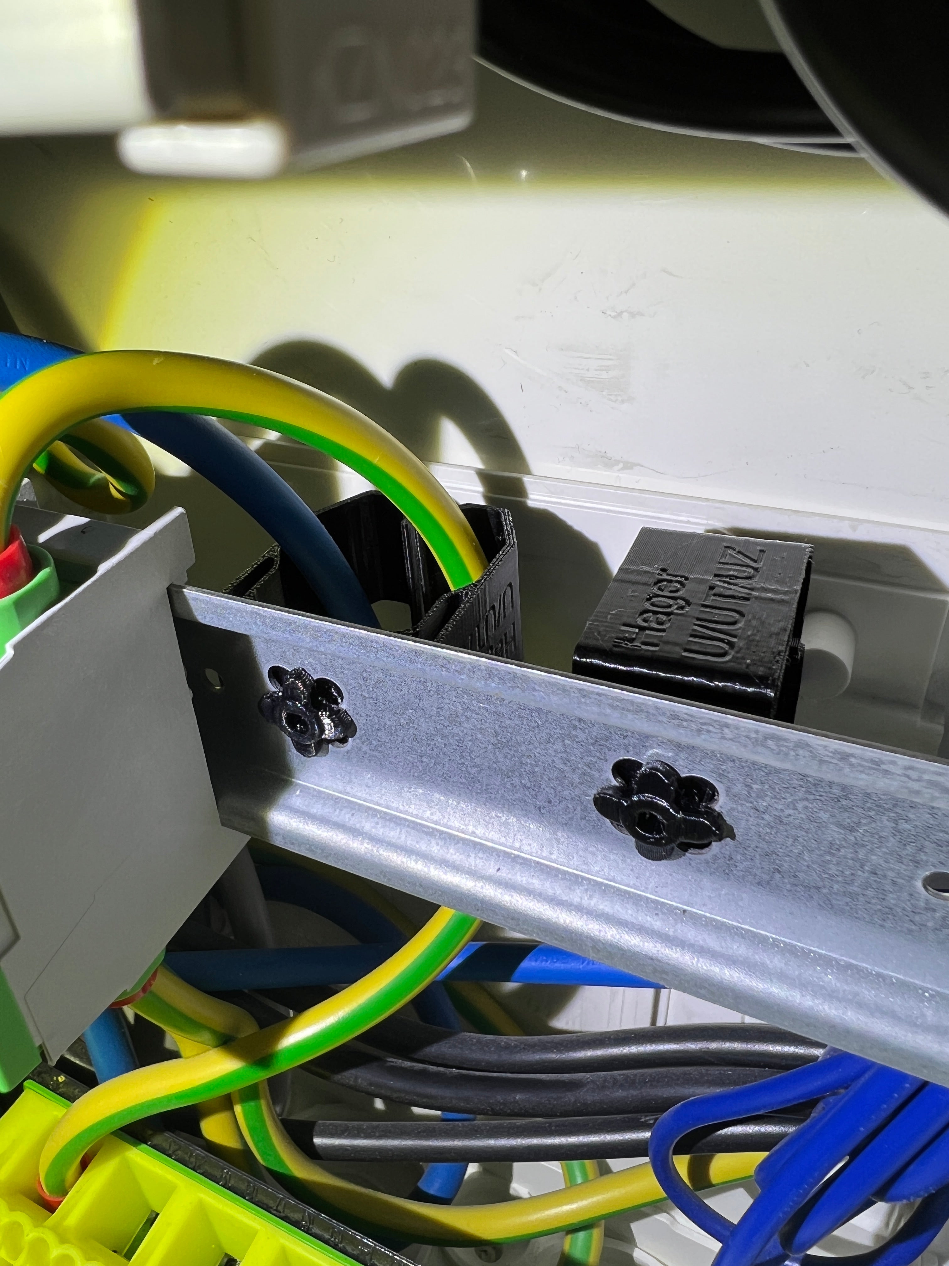Clip de cable Hager para riel Din