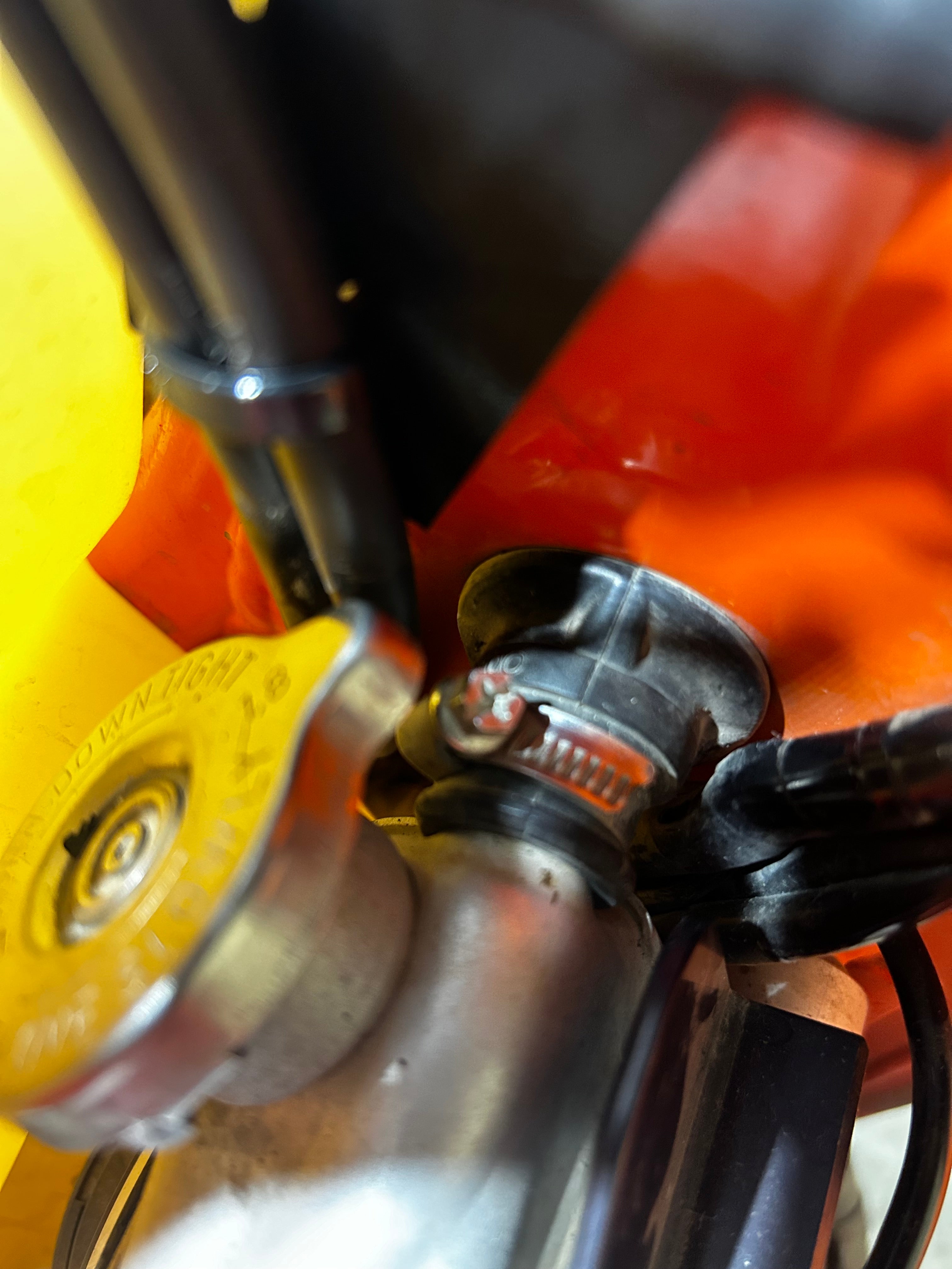 Fijación de cable KTM 500 para cable de gas: montaje protector para moto de cross