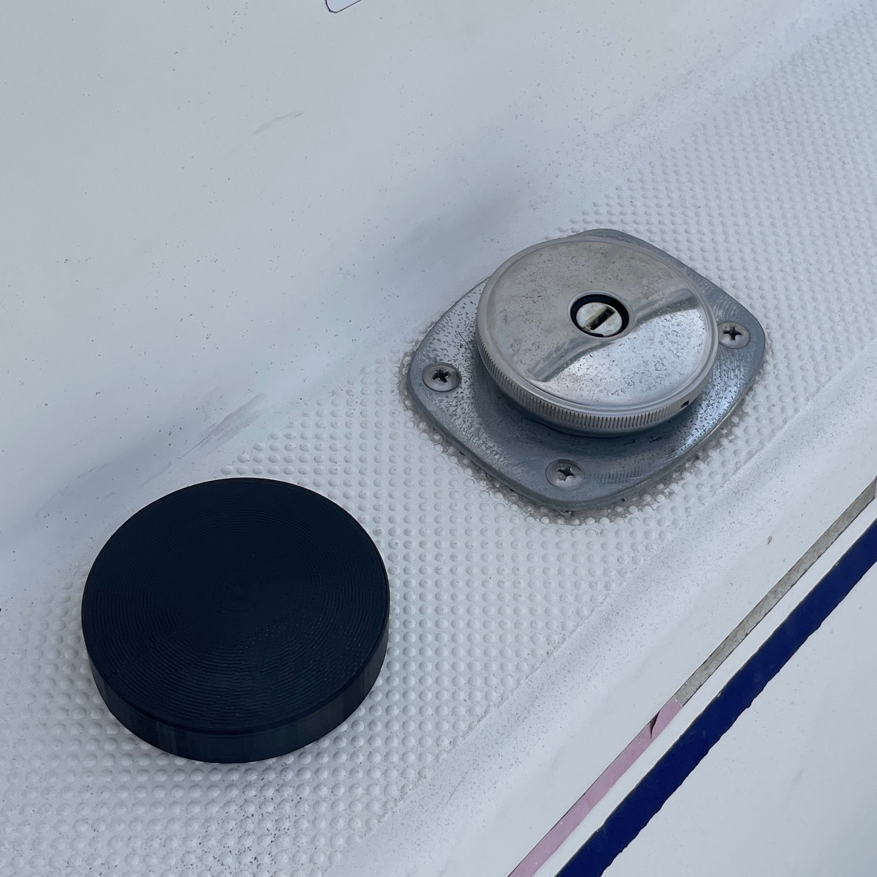 Tapa del tanque de combustible para embarcaciones YAMAHA - Protección repelente al agua