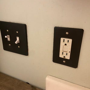 Placas de cubierta para interruptores de luz, enchufes y tomas GFCI