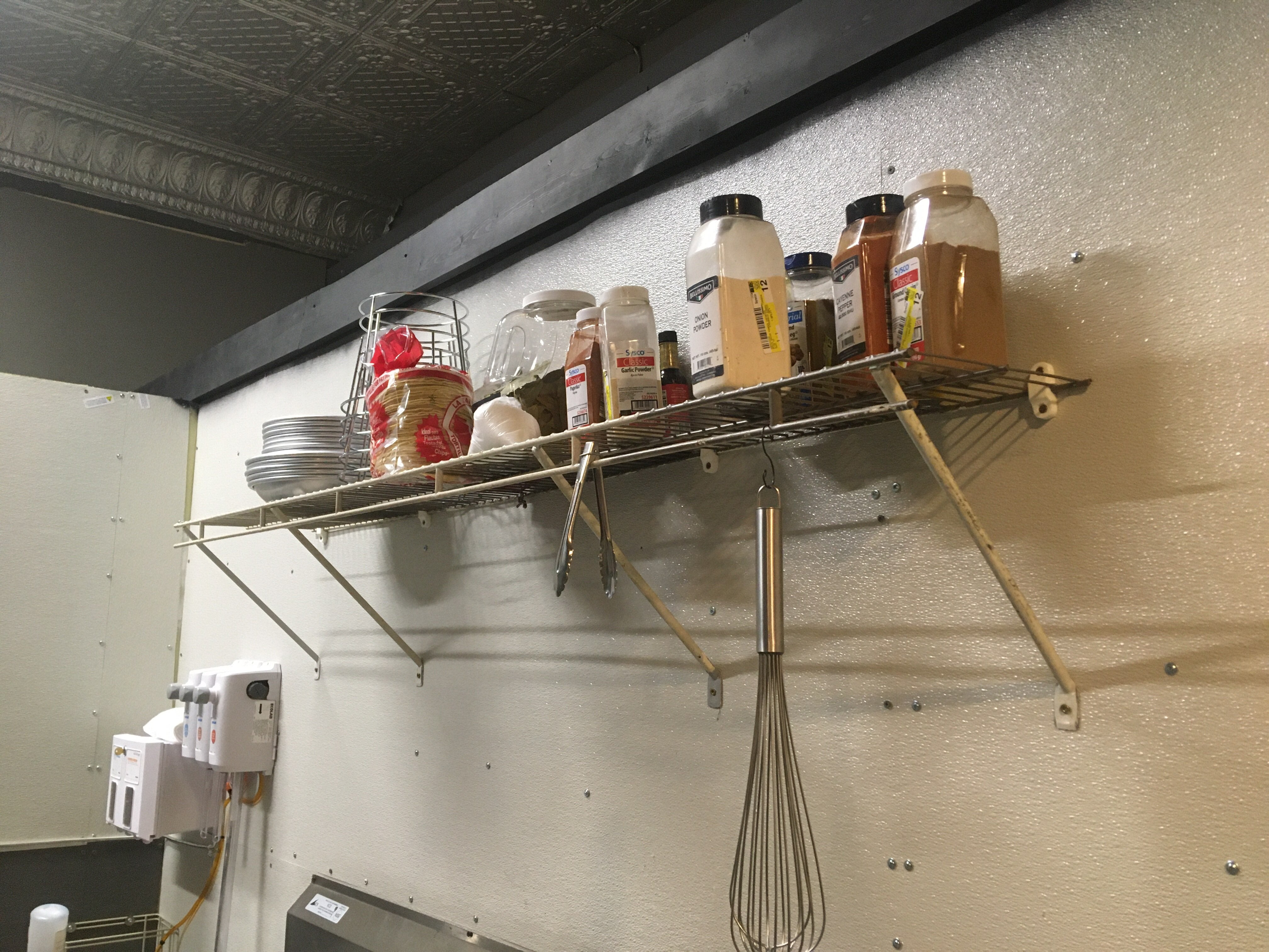 Soporte de pared robusto para estantes de alambre: soporte de repuesto resistente