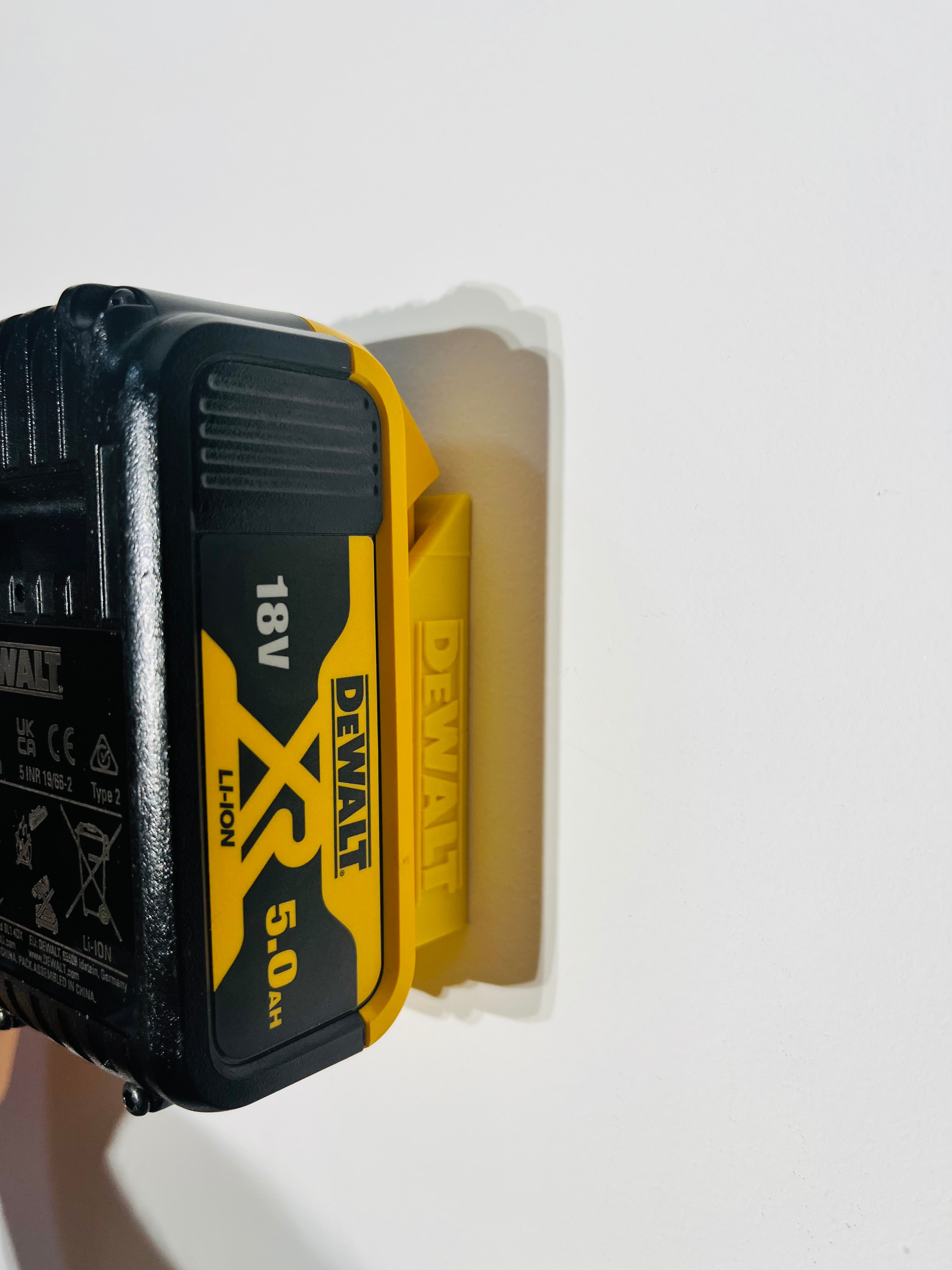 Soporte doble para batería DeWalt de 18 V para montaje en pared y techo