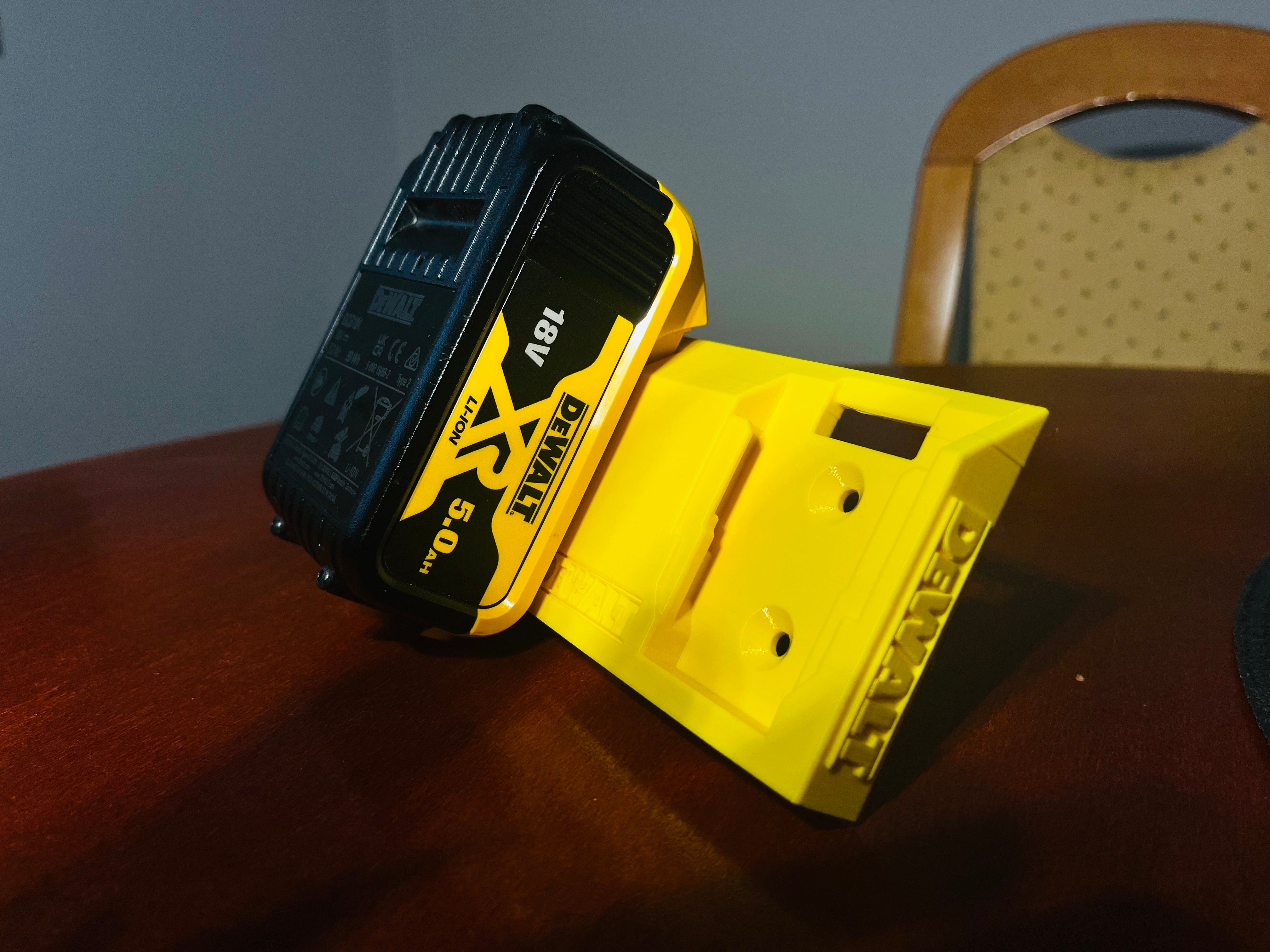 Soporte doble para batería DeWalt de 18 V para montaje en pared y techo