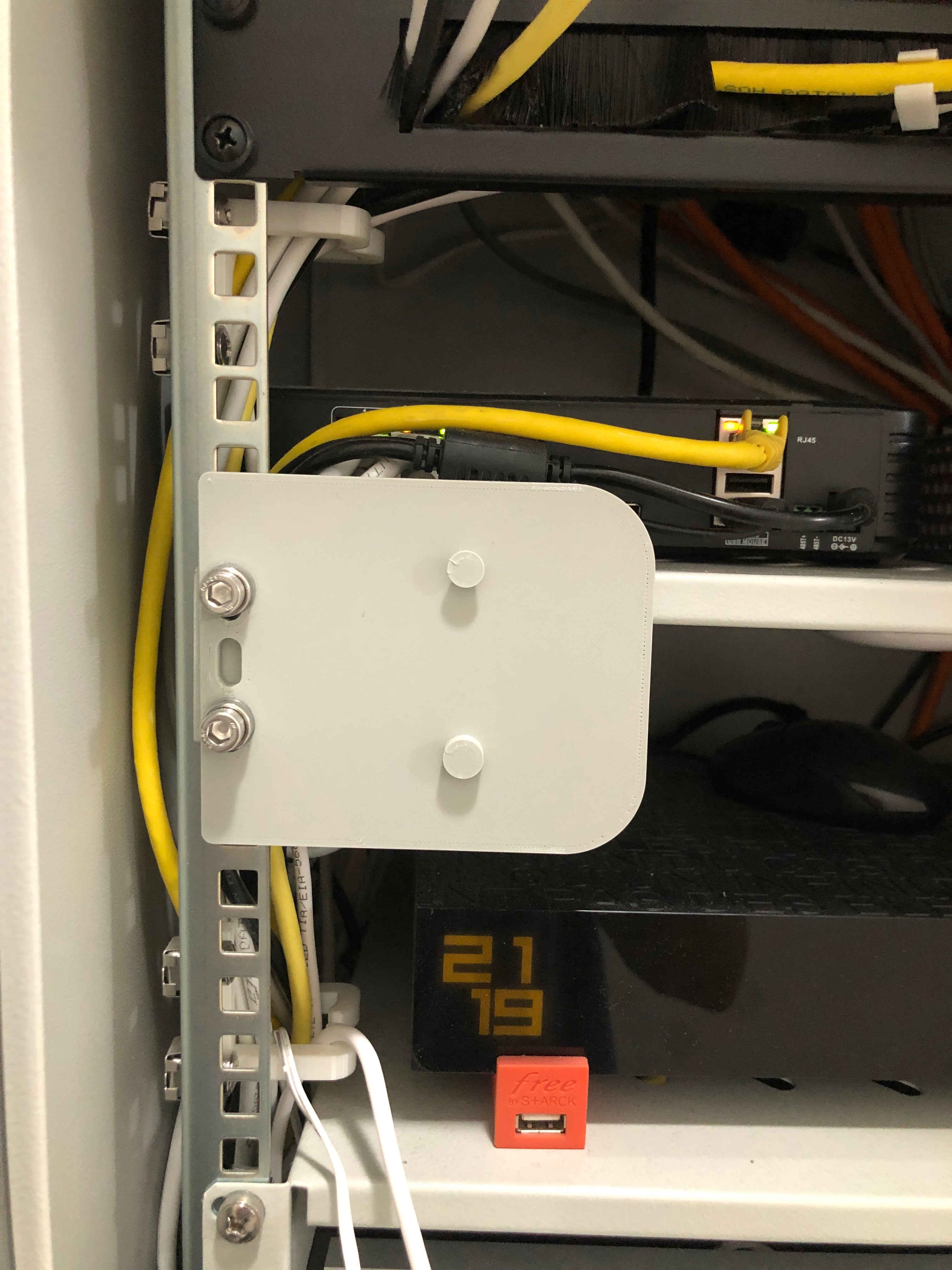 Montaje en rack para Philips Hue Bridge - Organice su hogar inteligente