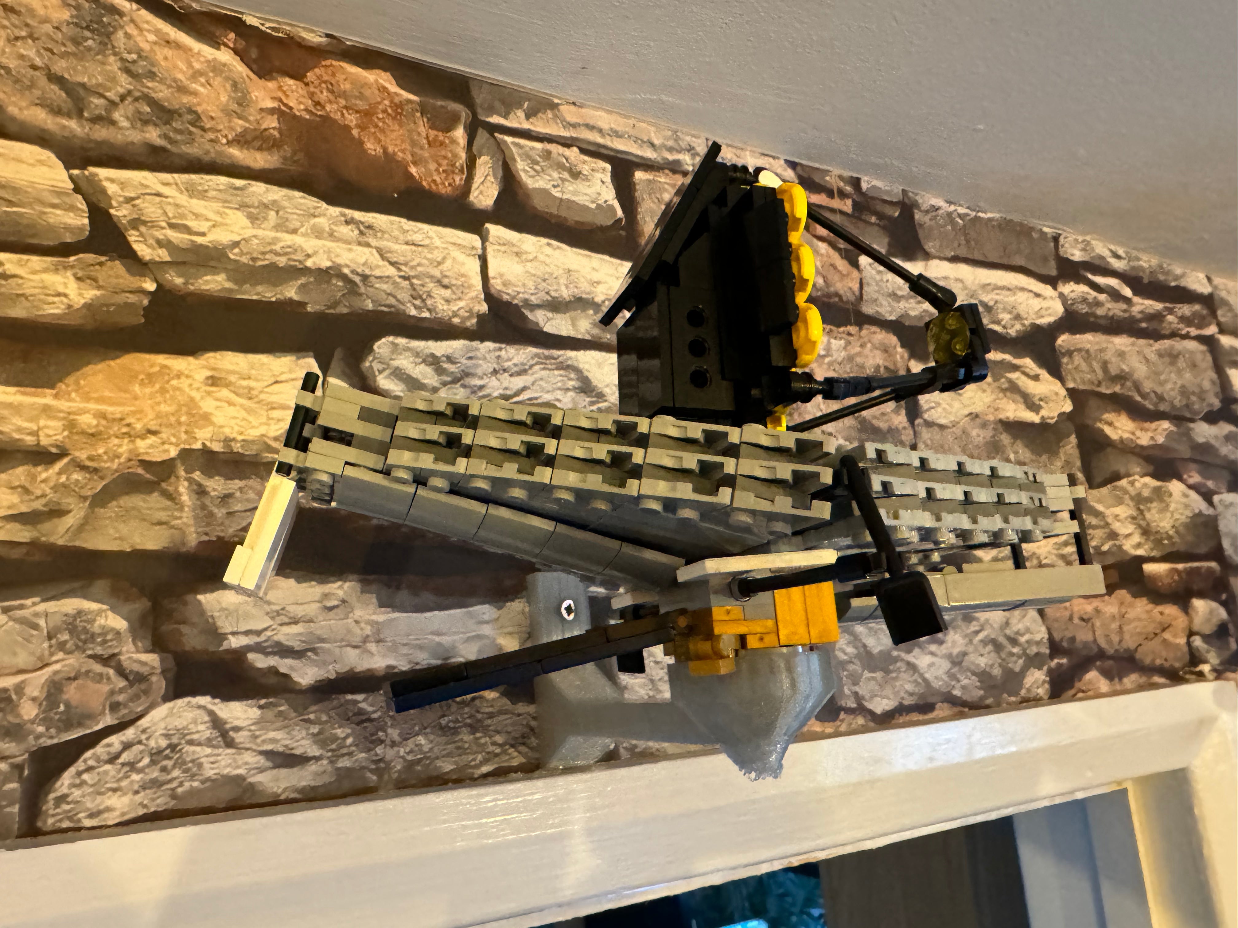 Montaje en pared del telescopio espacial Lego James Webb (JWST)