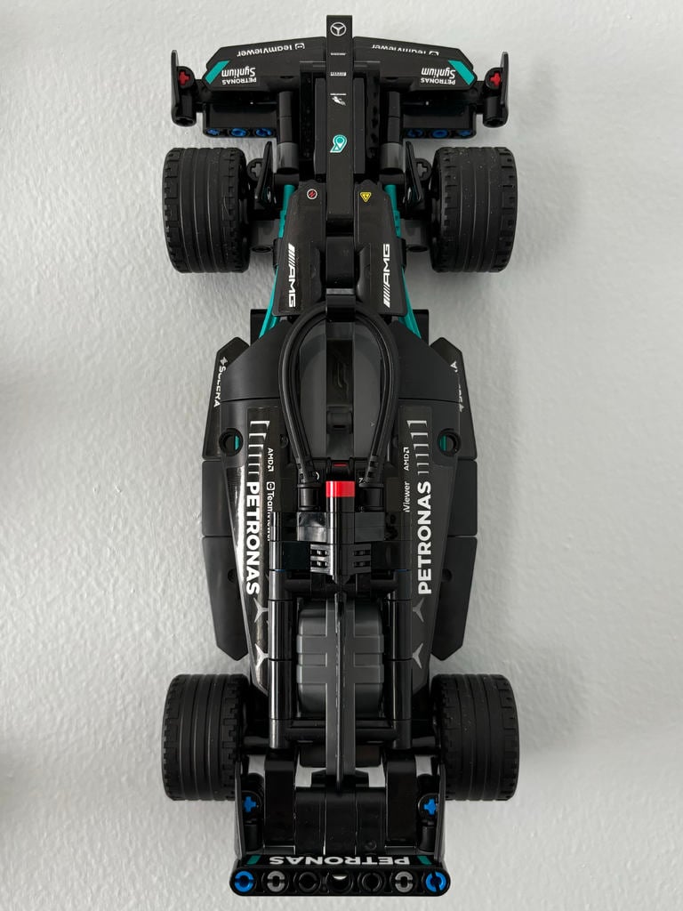 Lego 42165 Mercedes-AMG F1 W14 con retroceso soporte de pared