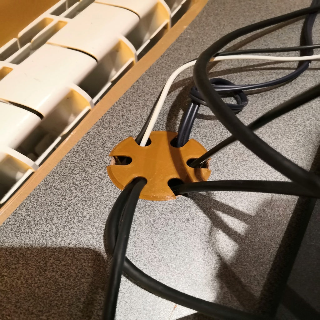 Organizador de cables para orificio de escritorio