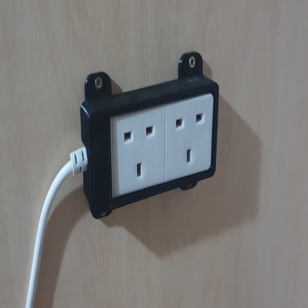 Enchufe doble de extensión con montaje en pared