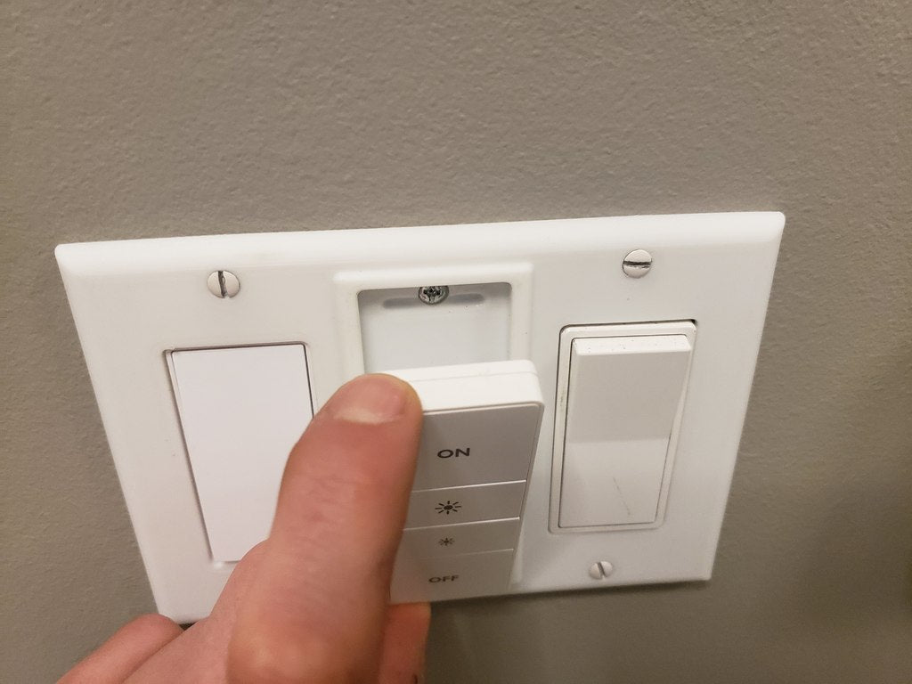 Placa de interruptor de luz de 3 vías con soporte central para control remoto Philips Hue
