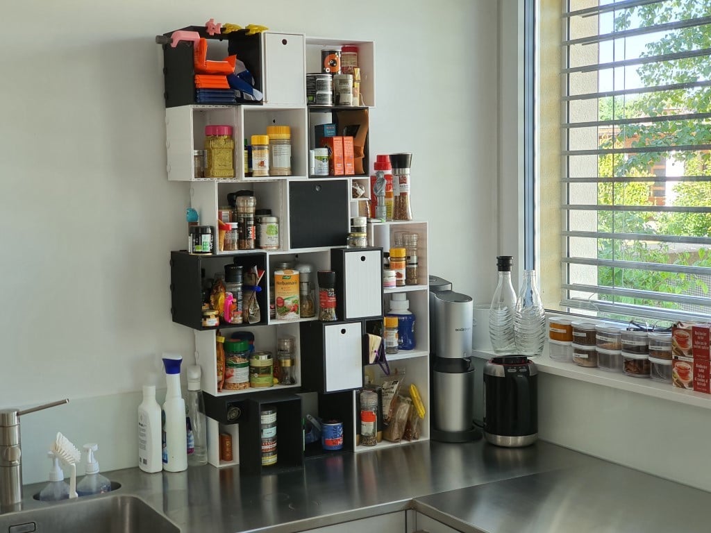 Estante de especias modular adaptable para la cocina