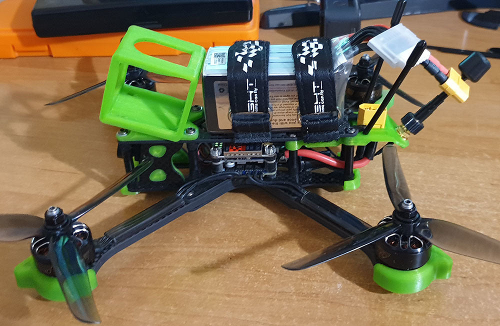 Montaje de antena IFlight XL v4 Nazgul5 RX con otra correa y soporte XT60