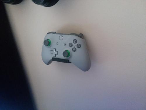 Soporte de pared para controlador de Xbox sin tornillos