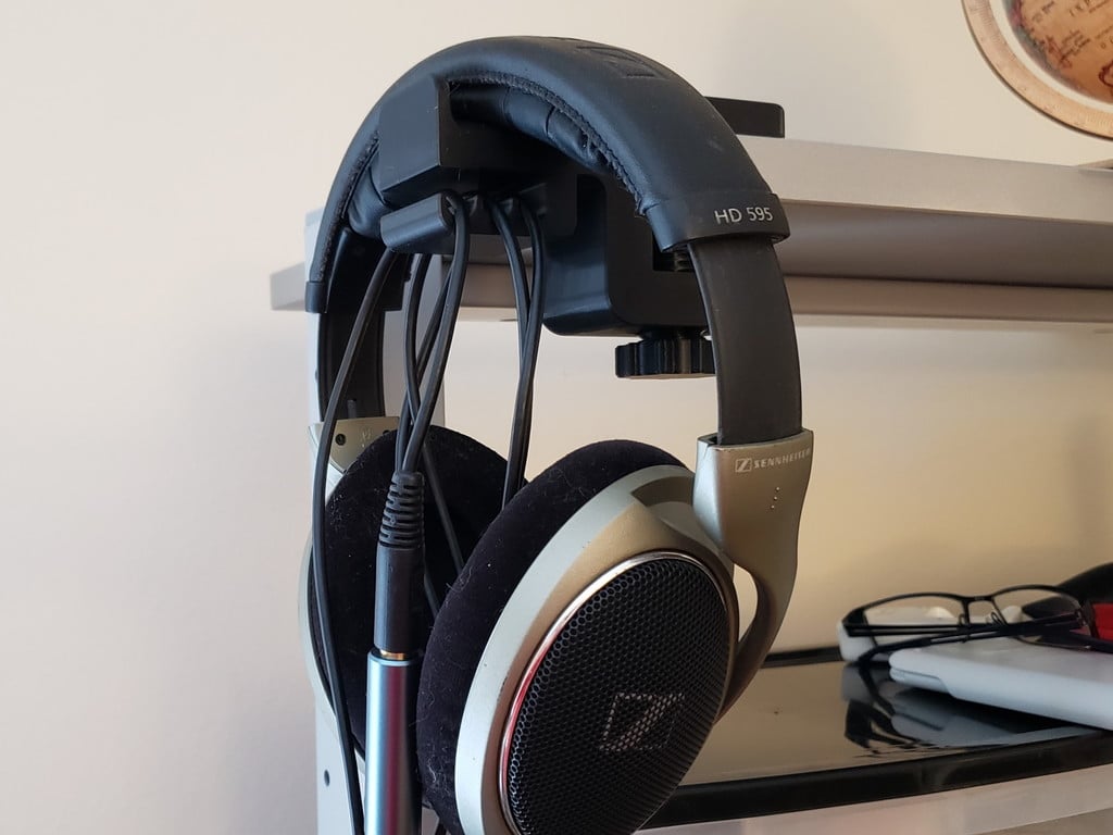 Soporte para auriculares montado en el escritorio con gestión de cables integrada