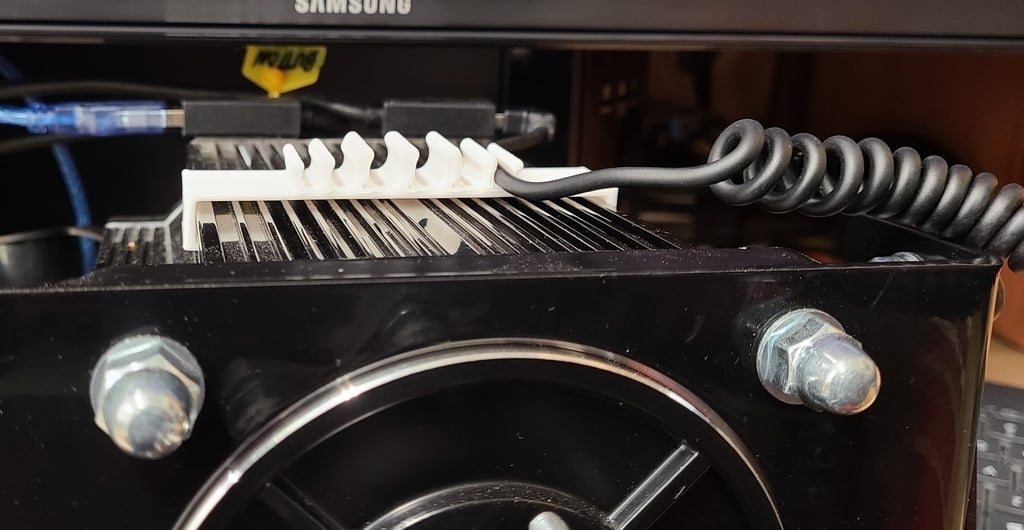 Clip de gestión de cables para motor Mige (Simracing)