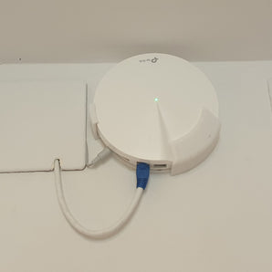 Soporte de pared TP-Link Deco M9 Plus - Diseño semicircular que ahorra espacio