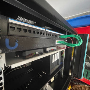 Ubiquiti Unifi Lite con 8 puertos POE para montaje en rack