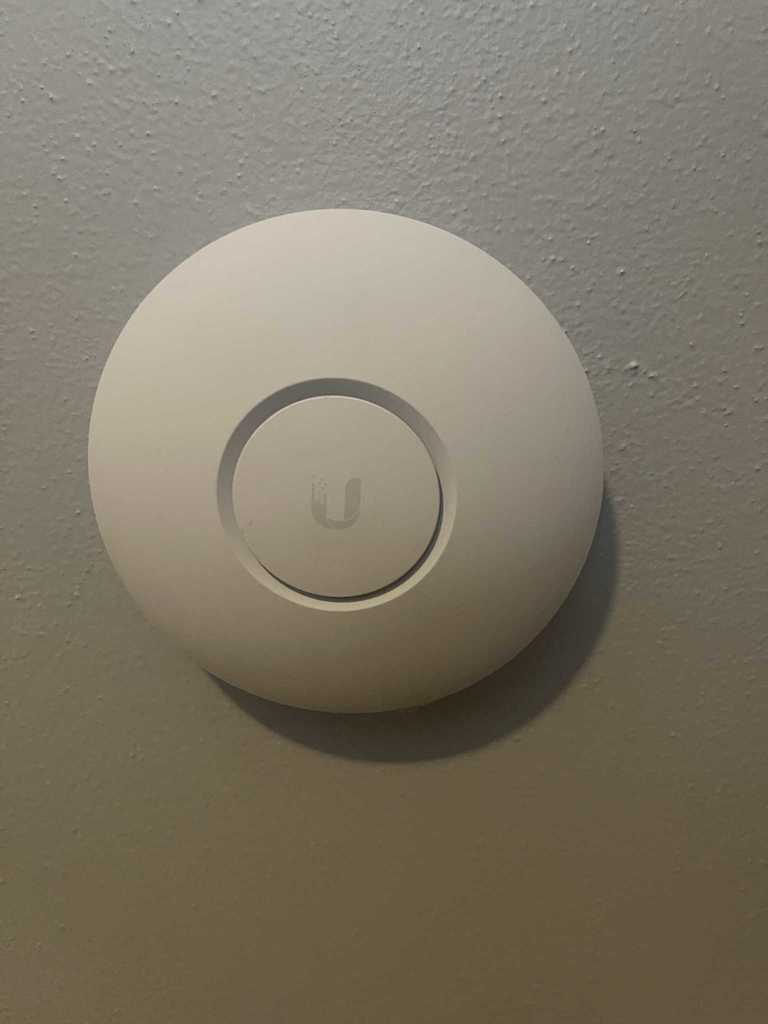 Punto de acceso Ubiquiti Unifi AC Lite para placa de pared con Keystone