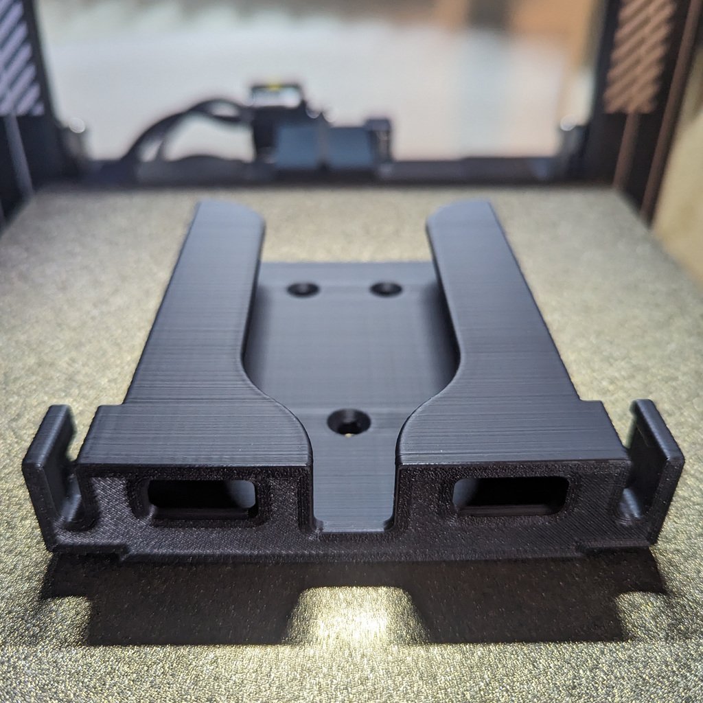 Soporte de pared universal para teléfono con organizador de cables