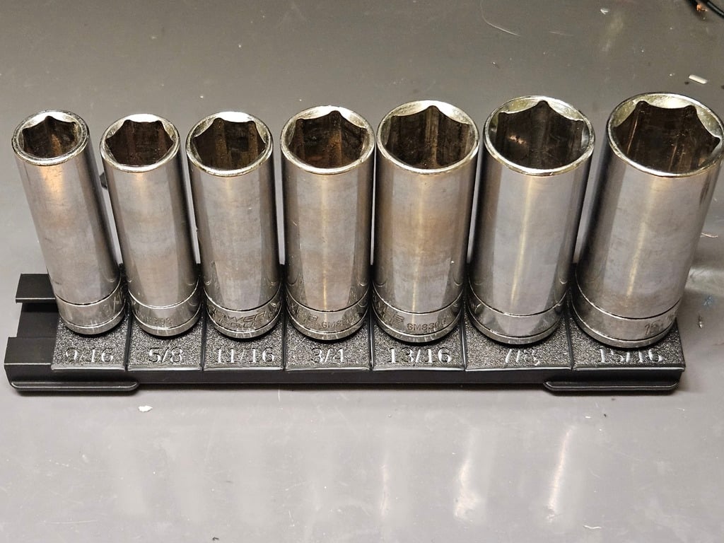 Soporte de zócalo TrackTwist V2: almacenamiento inteligente para enchufes de 1/2" y 3/8"