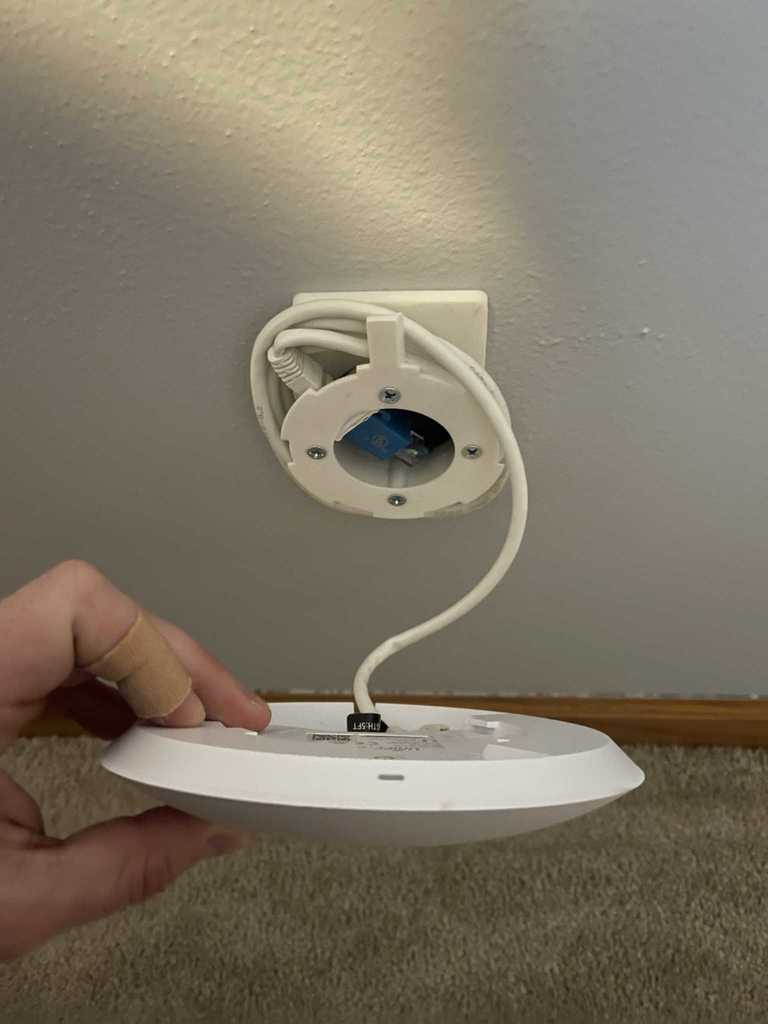 Punto de acceso Ubiquiti Unifi AC Lite para placa de pared con Keystone
