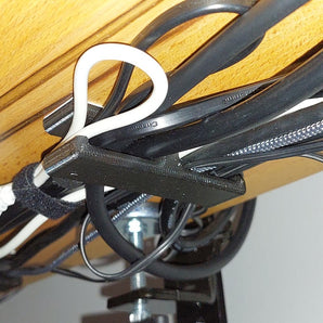 Soporte de cable discreto para montaje debajo del escritorio