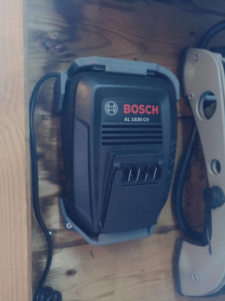 Montaje en pared para cargador de batería Bosch AL18xx
