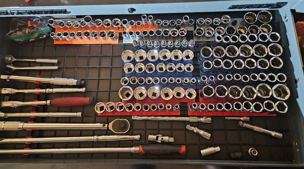 Soporte de zócalo TrackTwist V2: almacenamiento inteligente para enchufes de 1/2" y 3/8"