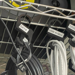 Práctica abrazadera de cable con función de etiqueta