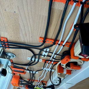 Soporte de cables para la gestión de cables debajo del escritorio