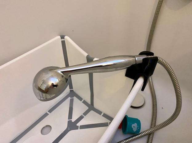 Soporte de cabezal de ducha para bañera para bebés Stokke Flexi Bath