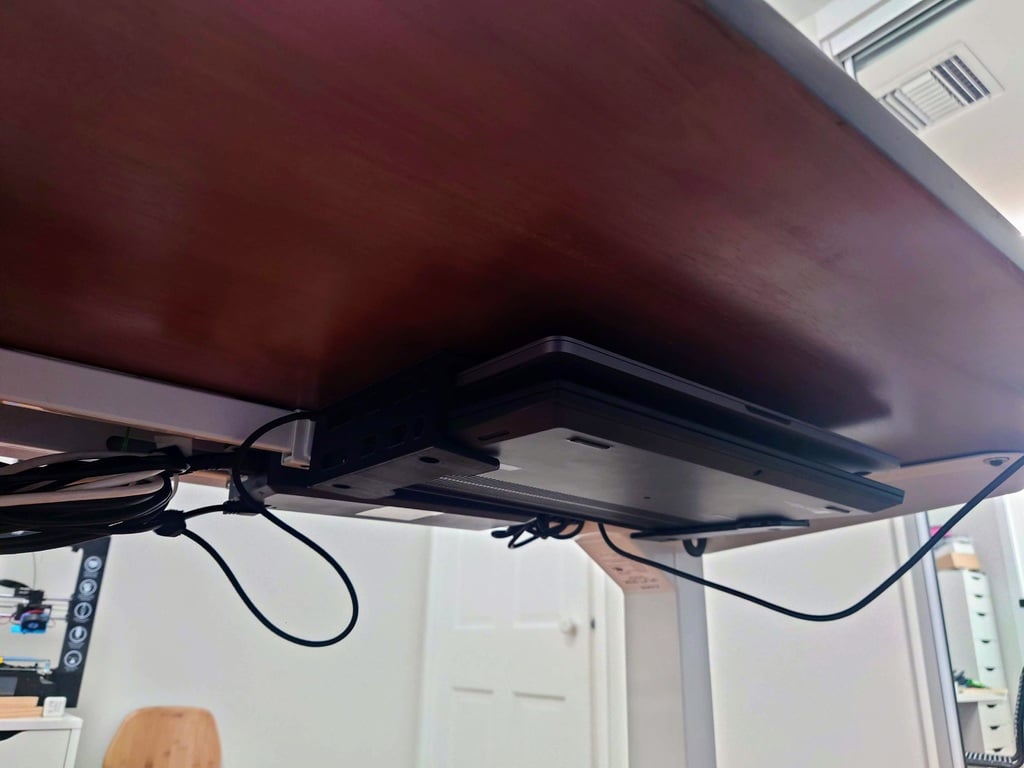 Soporte doble para portátil debajo del escritorio para MacBook y ThinkPad