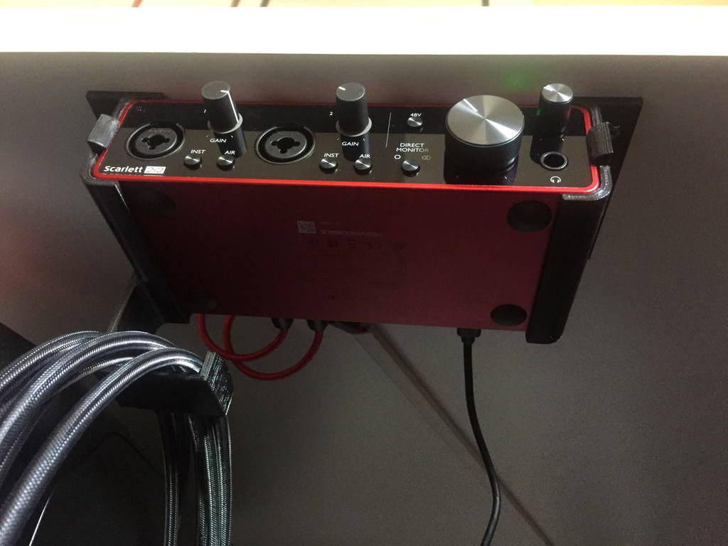 Soporte Focusrite Scarlett 2i2 3.ª generación con gestión de cables
