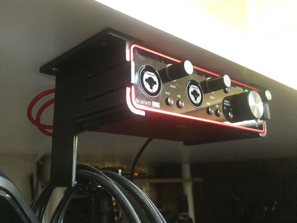 Soporte Focusrite Scarlett 2i2 3.ª generación con gestión de cables