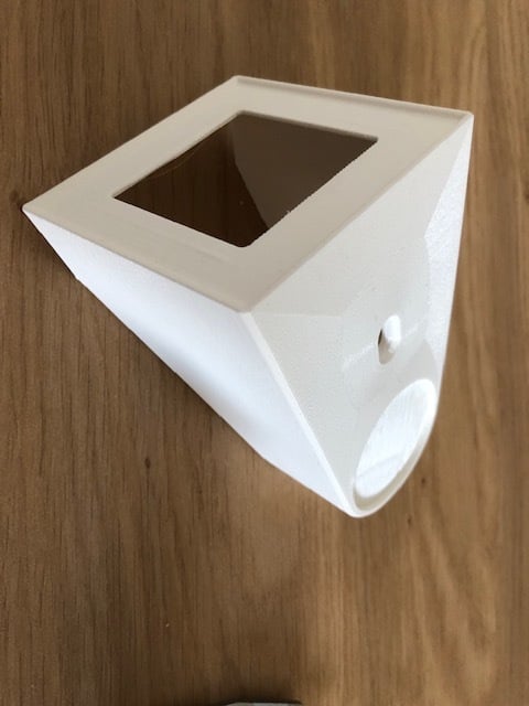 Montaje en pared para HomePod Mini en la toma de corriente