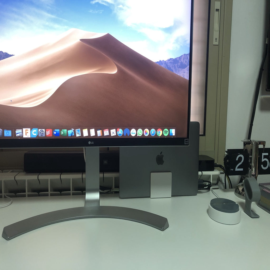 Elegante soporte de mesa para MacBook Pro de 13 pulgadas (2019)
