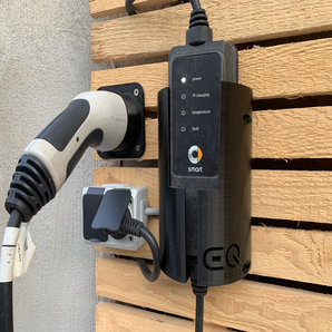 Soporte para cable de carga para Smart EQ: carga organizada