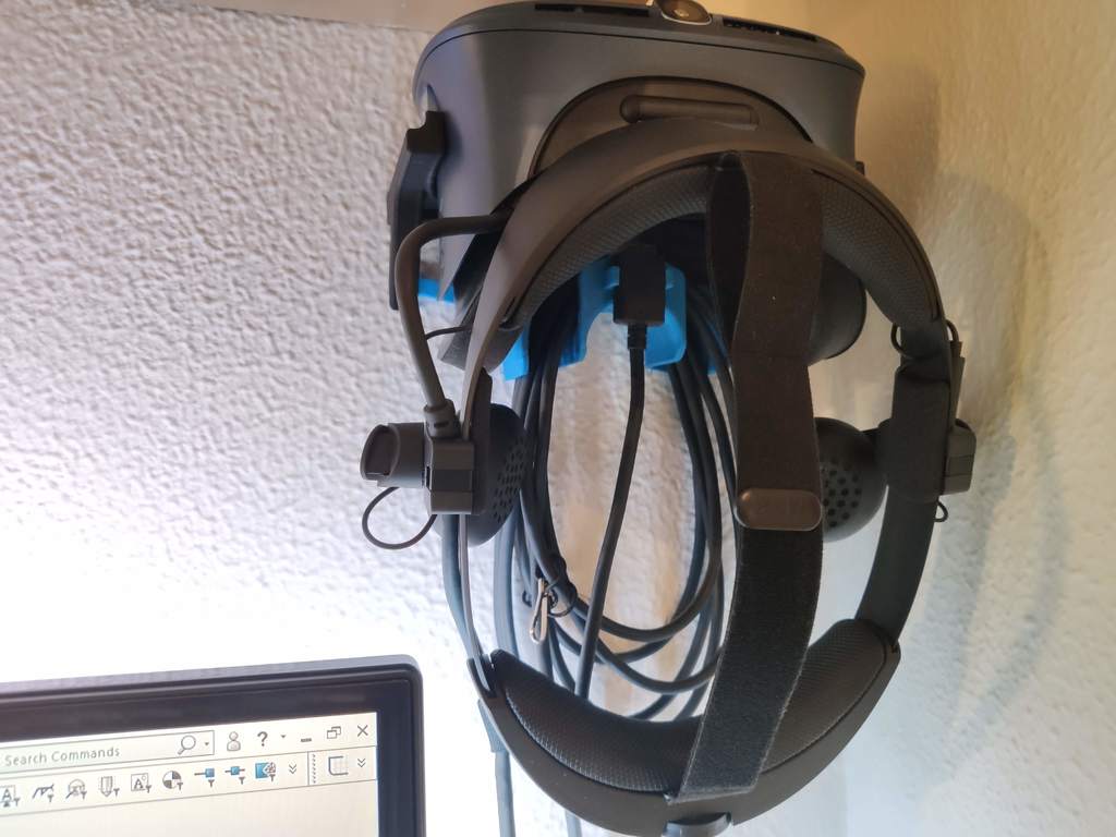 Montaje en pared minimalista HTC Vive COSMOS con gestión de cables