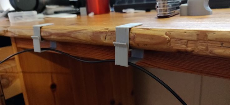 Clips de gestión de cables para escritorio y estante