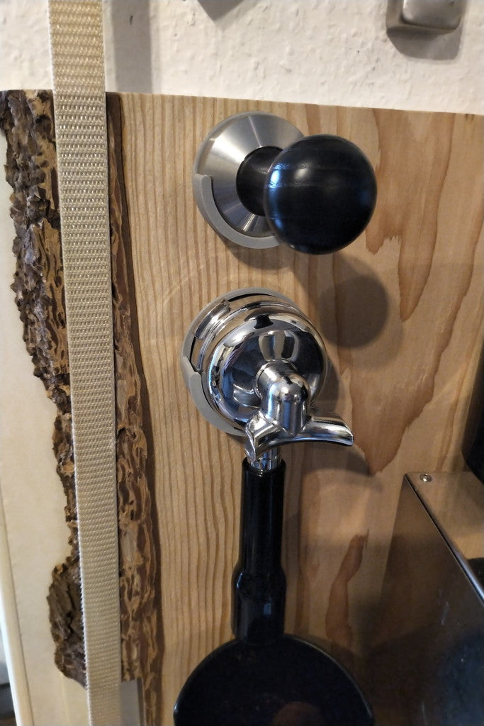 Soporte de pared para portafiltro Bezzera Strega