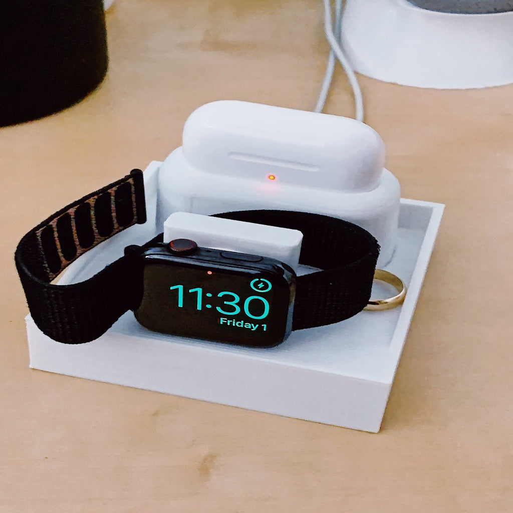 Base para cargar los Airpods Pro y el Apple Watch