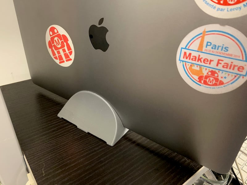 Soporte vertical para MacBook con refrigeración eficaz