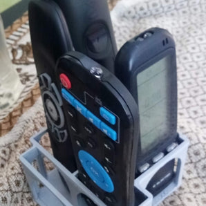 Soporte para mando a distancia con soporte para smartphone integrado